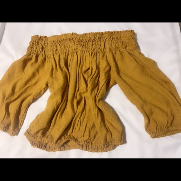 Off shoulder blouse. Size medium. - Picture 2 of 2